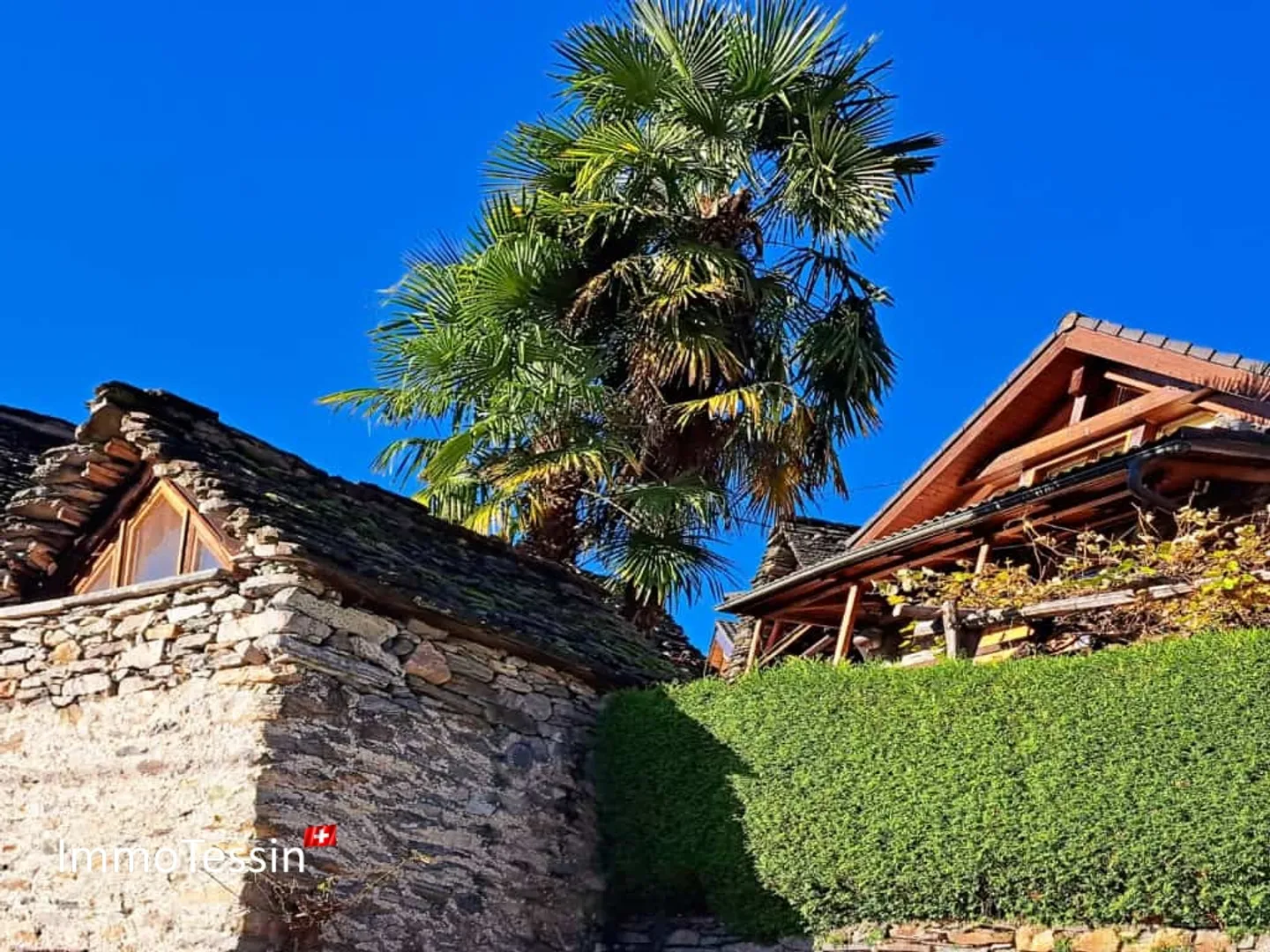 VERZASCATAL: 3 charming Rusticos in Mergoscia with beautiful panoramic views at the famous reservoir - Photo 2 of 13