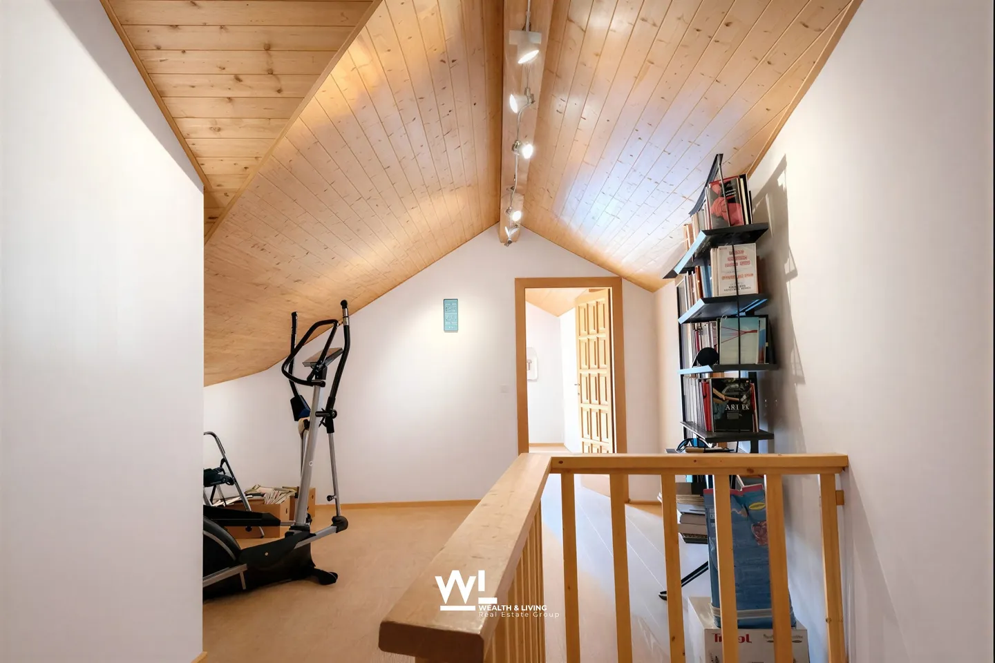 Charming 5-Room Townhouse in Losone - Photo 9 of 13