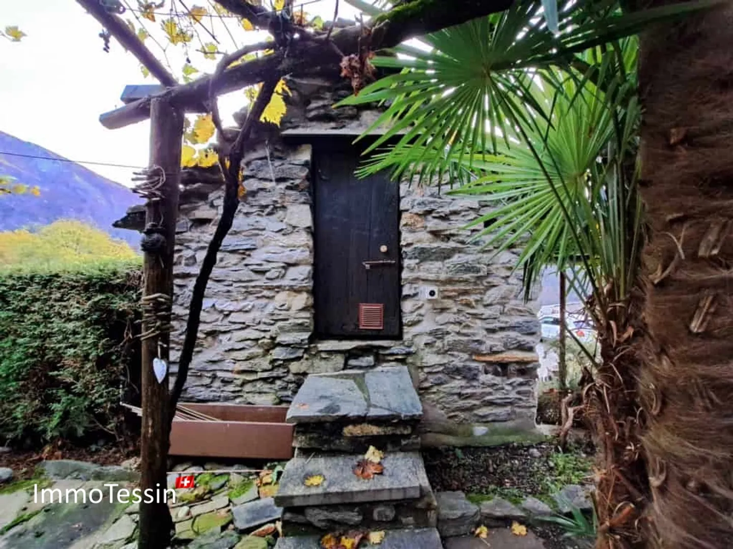 VERZASCATAL: 3 charming Rusticos in Mergoscia with beautiful panoramic views at the famous reservoir - Photo 6 of 13