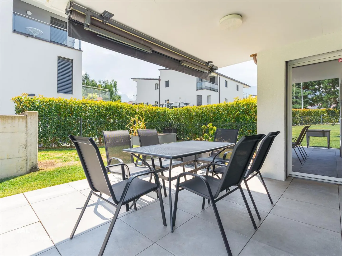 Wunderschöne Duplexwohnung mit 4,5 Zimmern, großem Garten und Terrassen - Foto 3 von 13