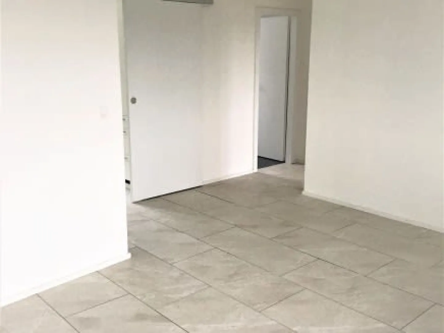 APPARTEMENT MODERNE 2.5 PIÈCES - Photo 4 sur 8