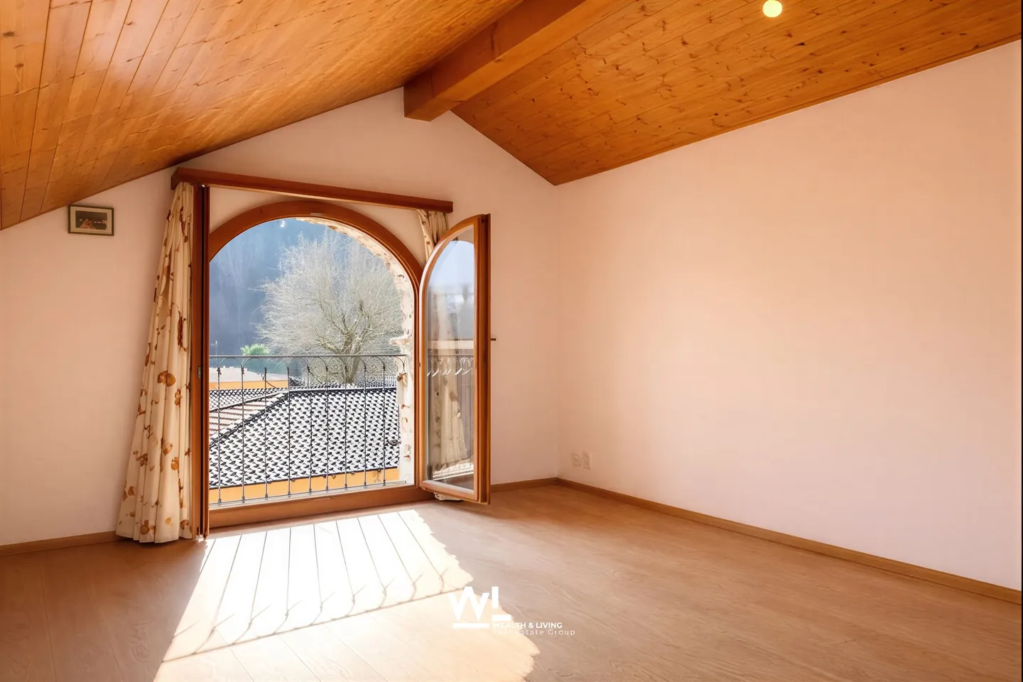 Charming 5-Room Townhouse in Losone - Photo 11 of 13