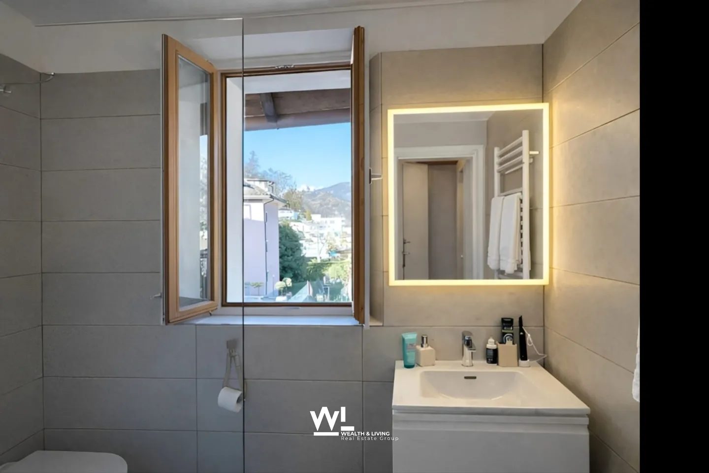 Charming 5-Room Townhouse in Losone - Photo 12 of 13