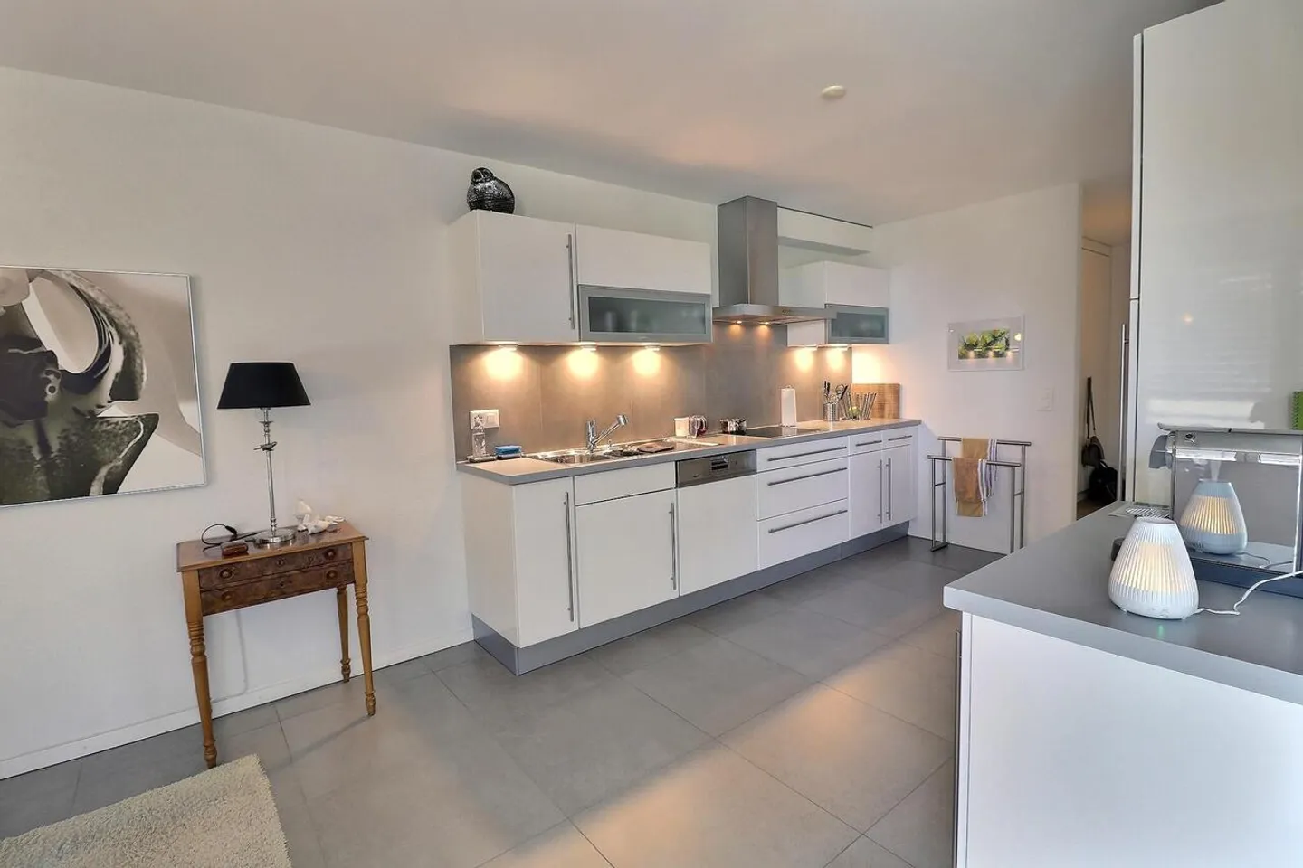 Ein echtes Juwel im Herzen von Nyon in einem halb besetzten Leibrentenvertrag ohne Miete! Seeblick! Ein Teil der Wohnung sofort verfügbar! - Foto 3 von 16