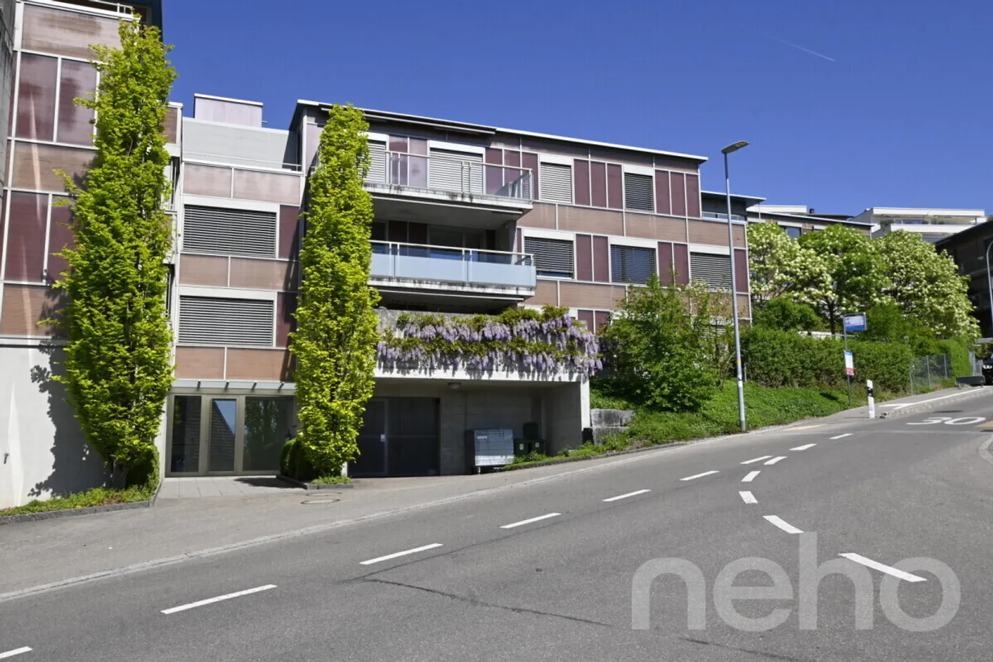 Modern 5.5-room apartment with panoramic views and balcony - Wil SG - Photo 2 of 12