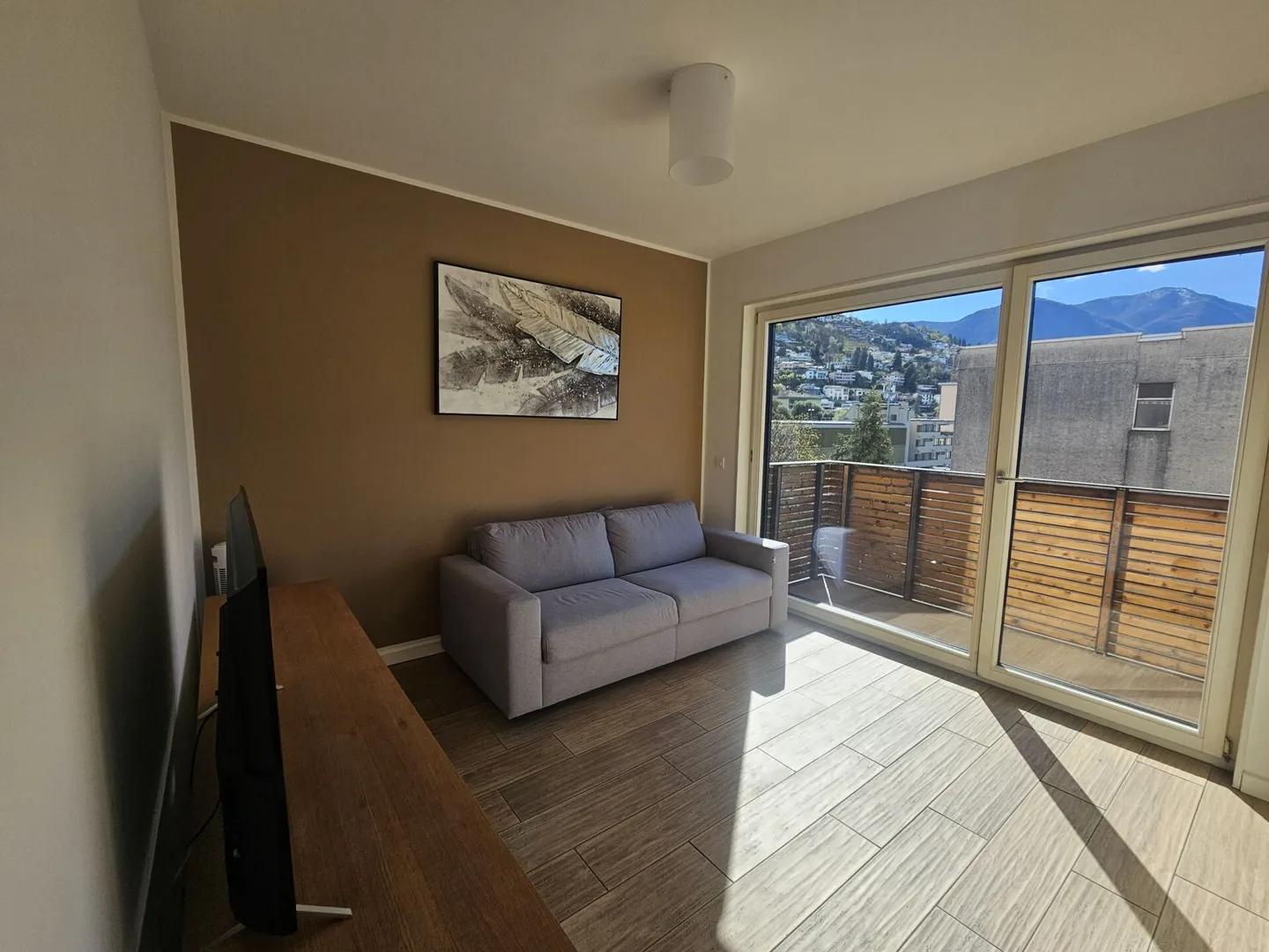 Charming 3.5 Room Apartment - Photo 3 of 11