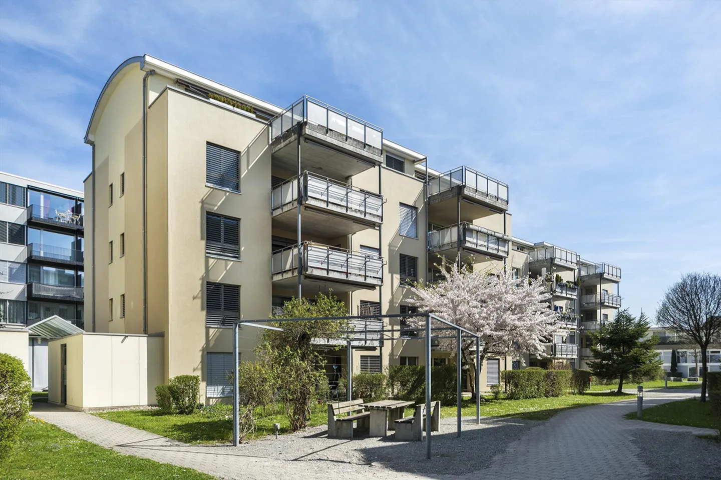 Appartement en attique moderne 5.5 à emplacement central - Photo 1 sur 6