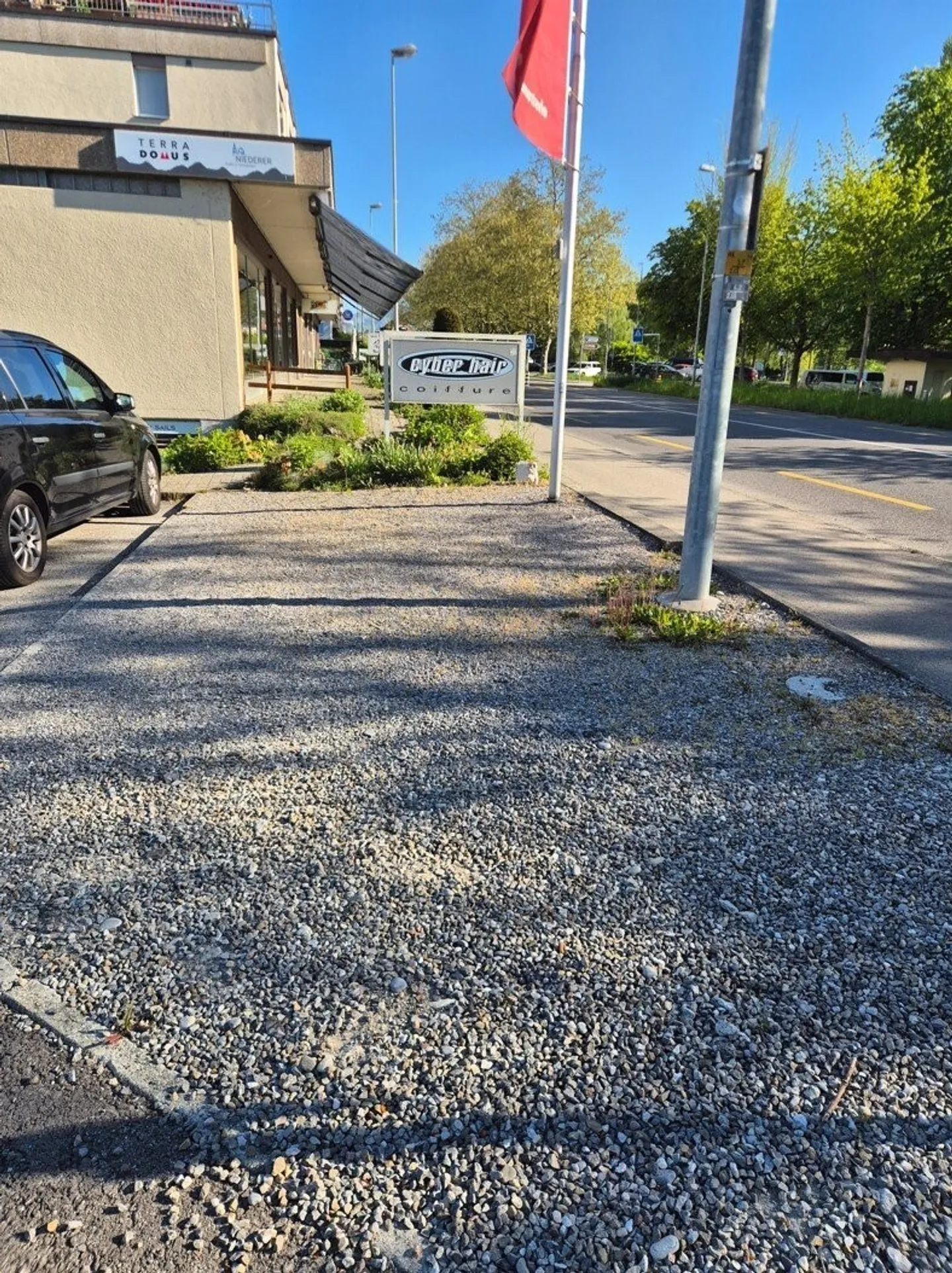 Ampio parcheggio esterno in posizione centrale a Thun - Foto 2 di 3