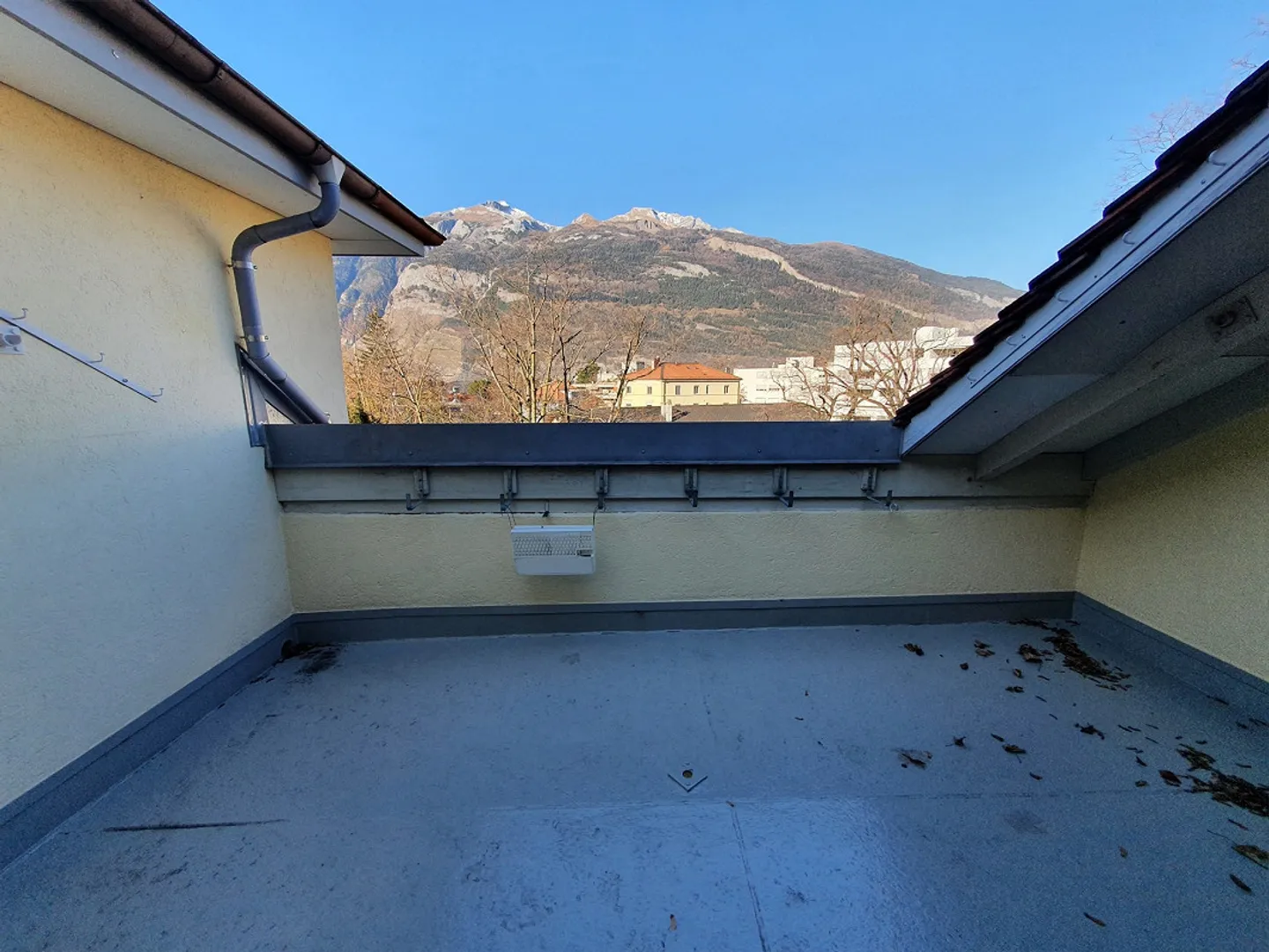 3-Room Attic Apartment in the City Center - Photo 10 of 11