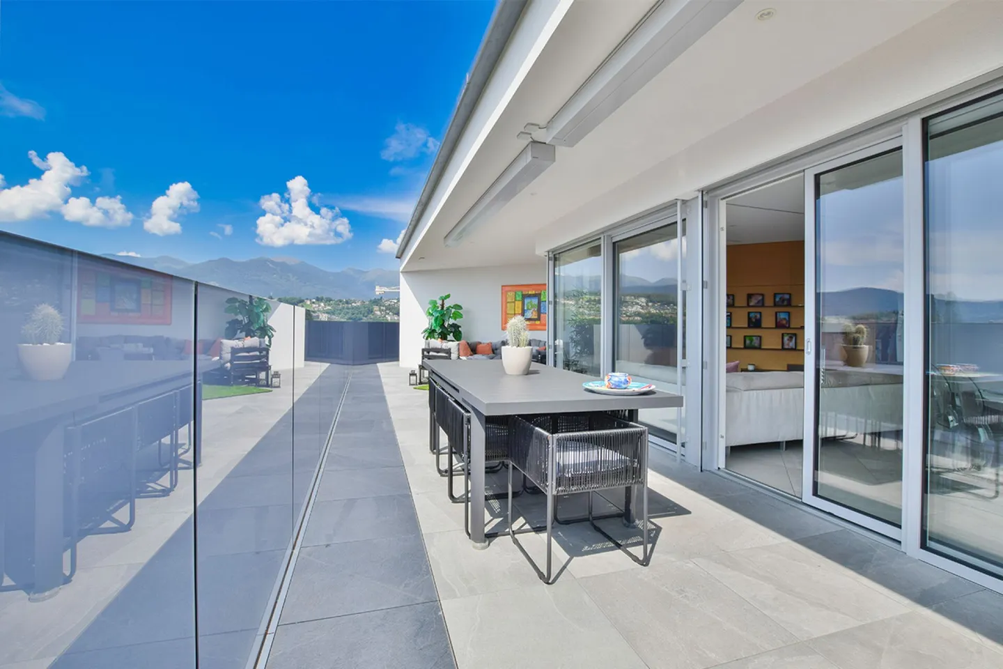 Bright penthouse with large terrace - Photo 1 of 14