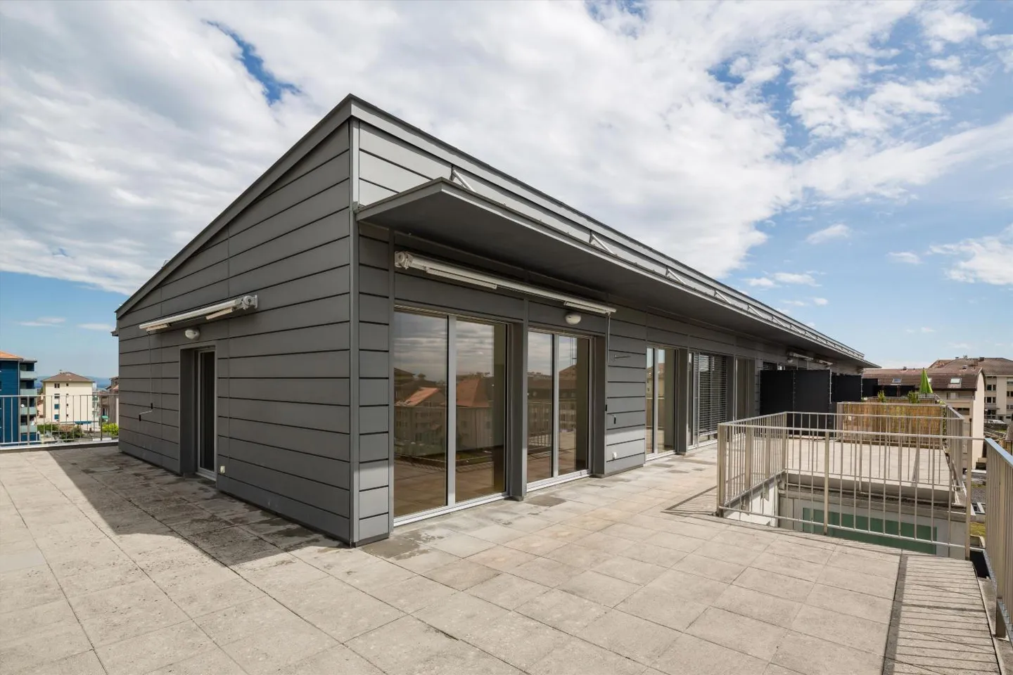 Geräumige Wohnung im Dorfzentrum - Foto 1 von 11