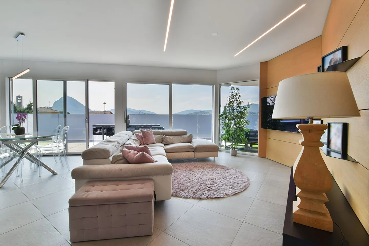 Bright penthouse with large terrace - Photo 4 of 14