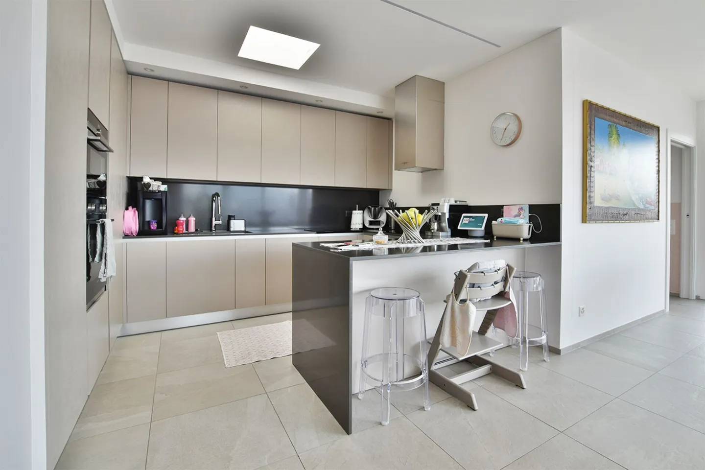 Bright penthouse with large terrace - Photo 2 of 14