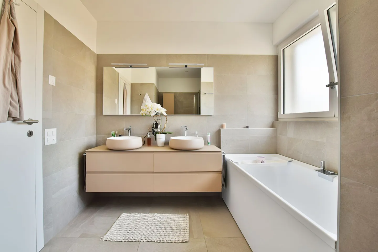 Bright penthouse with large terrace - Photo 7 of 14