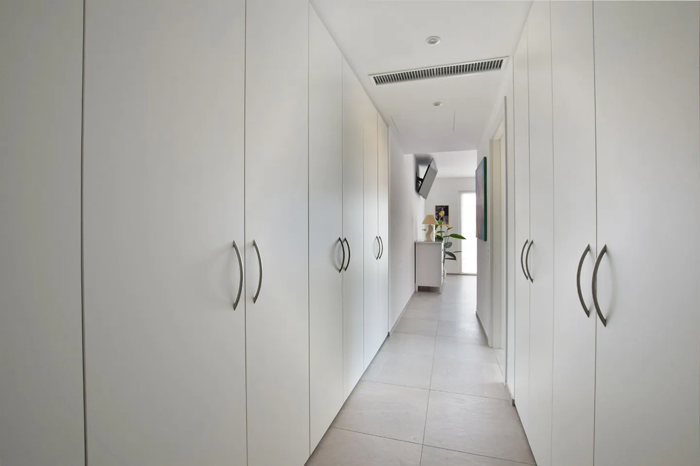 Bright penthouse with large terrace - Photo 8 of 14