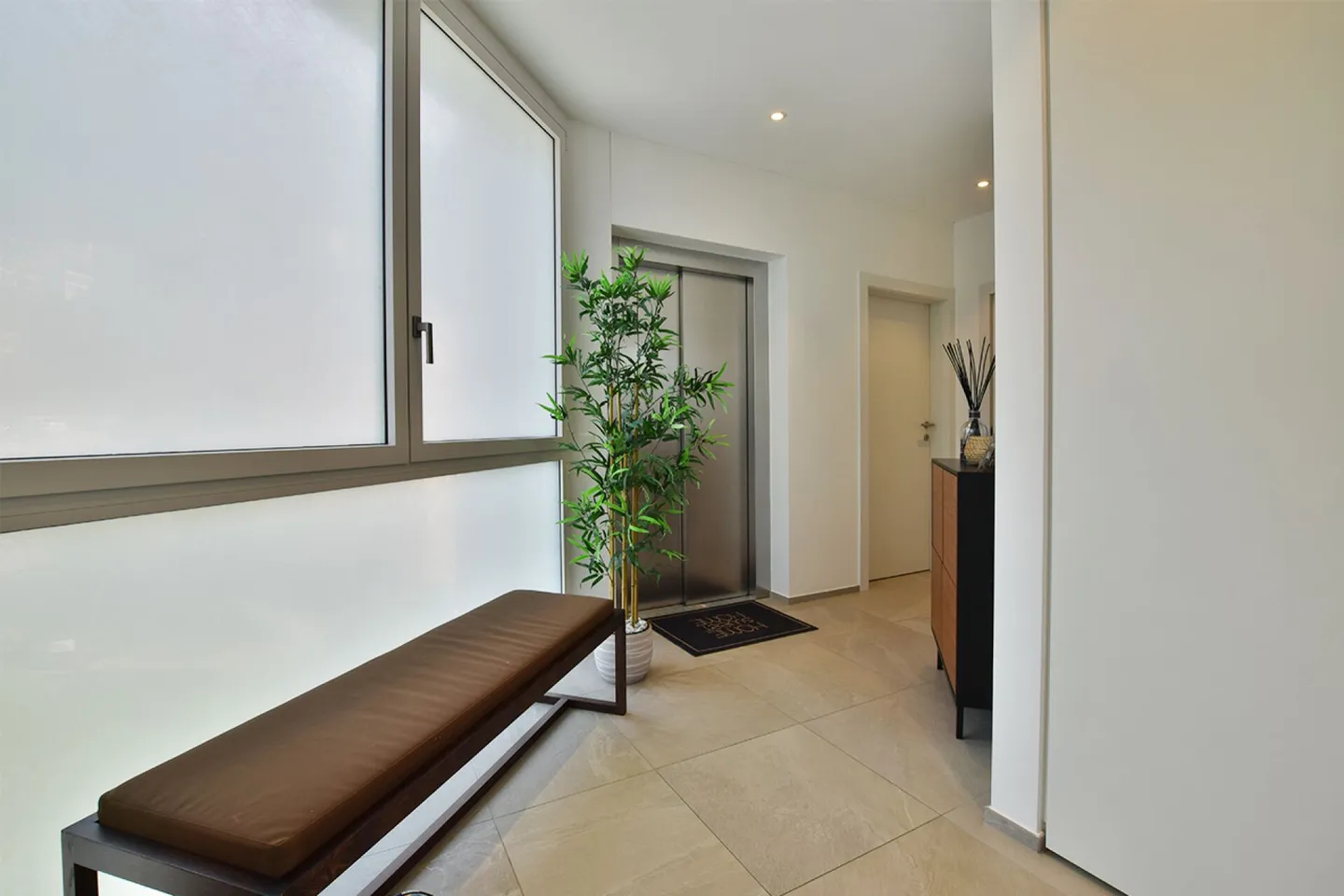 Bright penthouse with large terrace - Photo 11 of 14