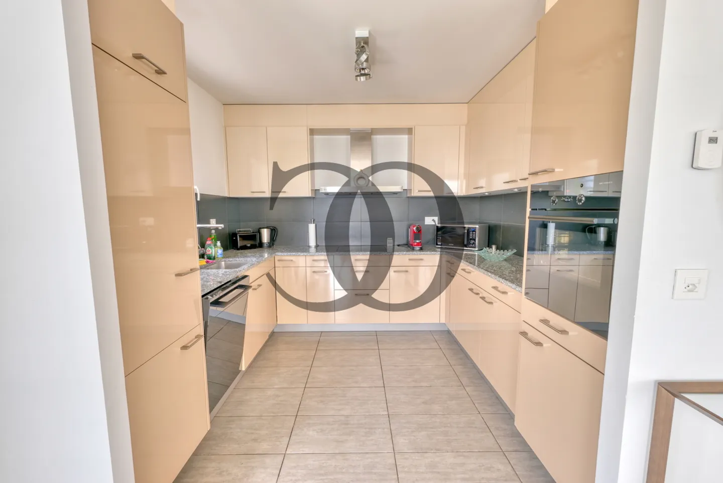 Villa moderna completamente arredata - Foto 3 di 11