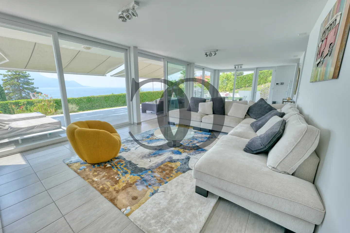 Villa moderna completamente arredata - Foto 1 di 11