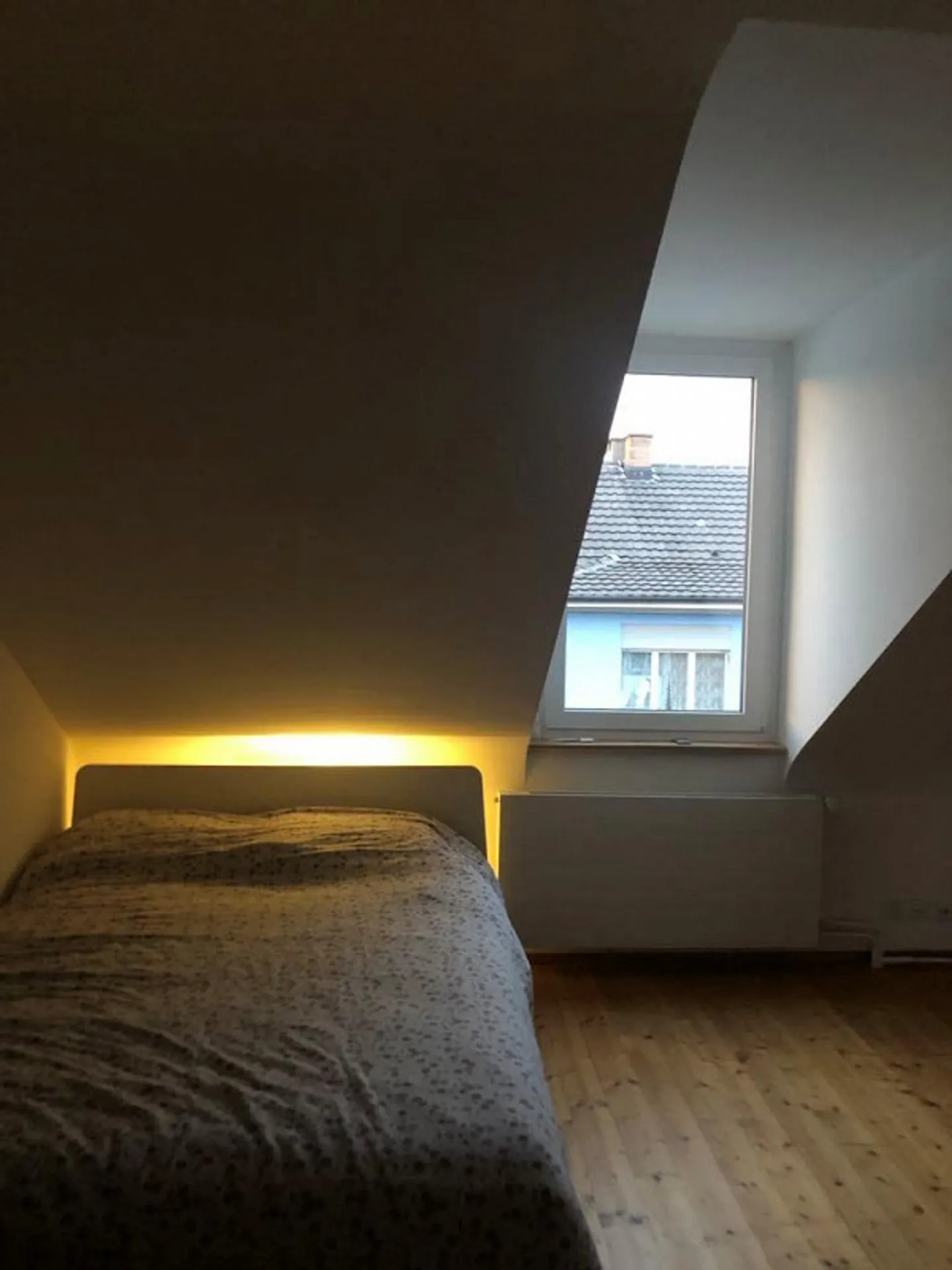 Beau 2.5 pièces mansardé avec galerie - Photo 4 sur 8