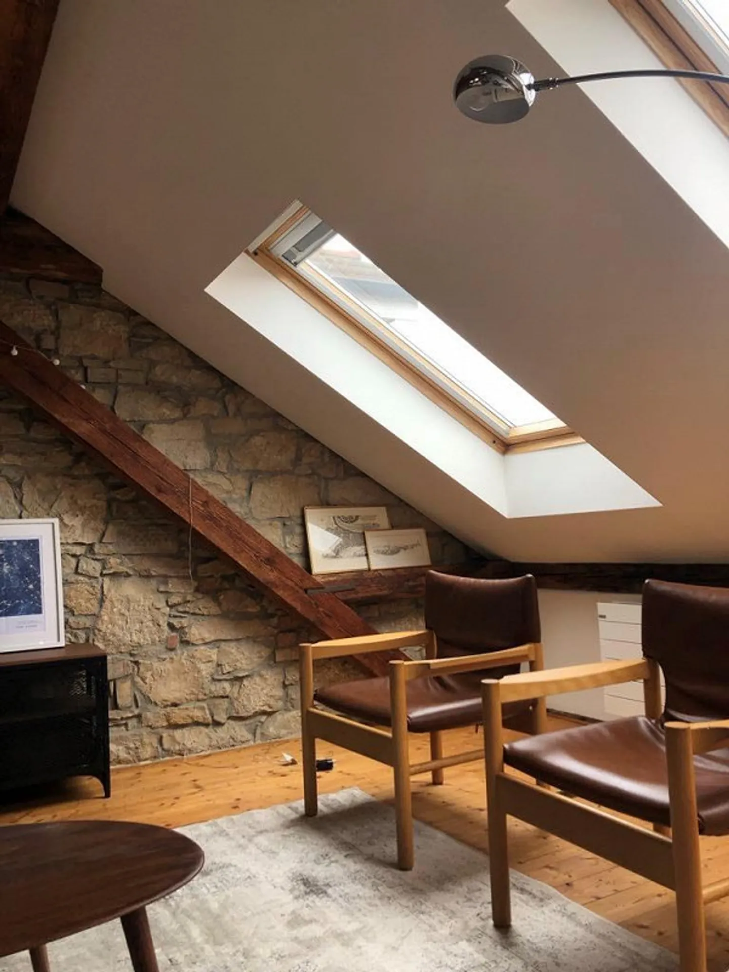 Beau 2.5 pièces mansardé avec galerie - Photo 3 sur 8