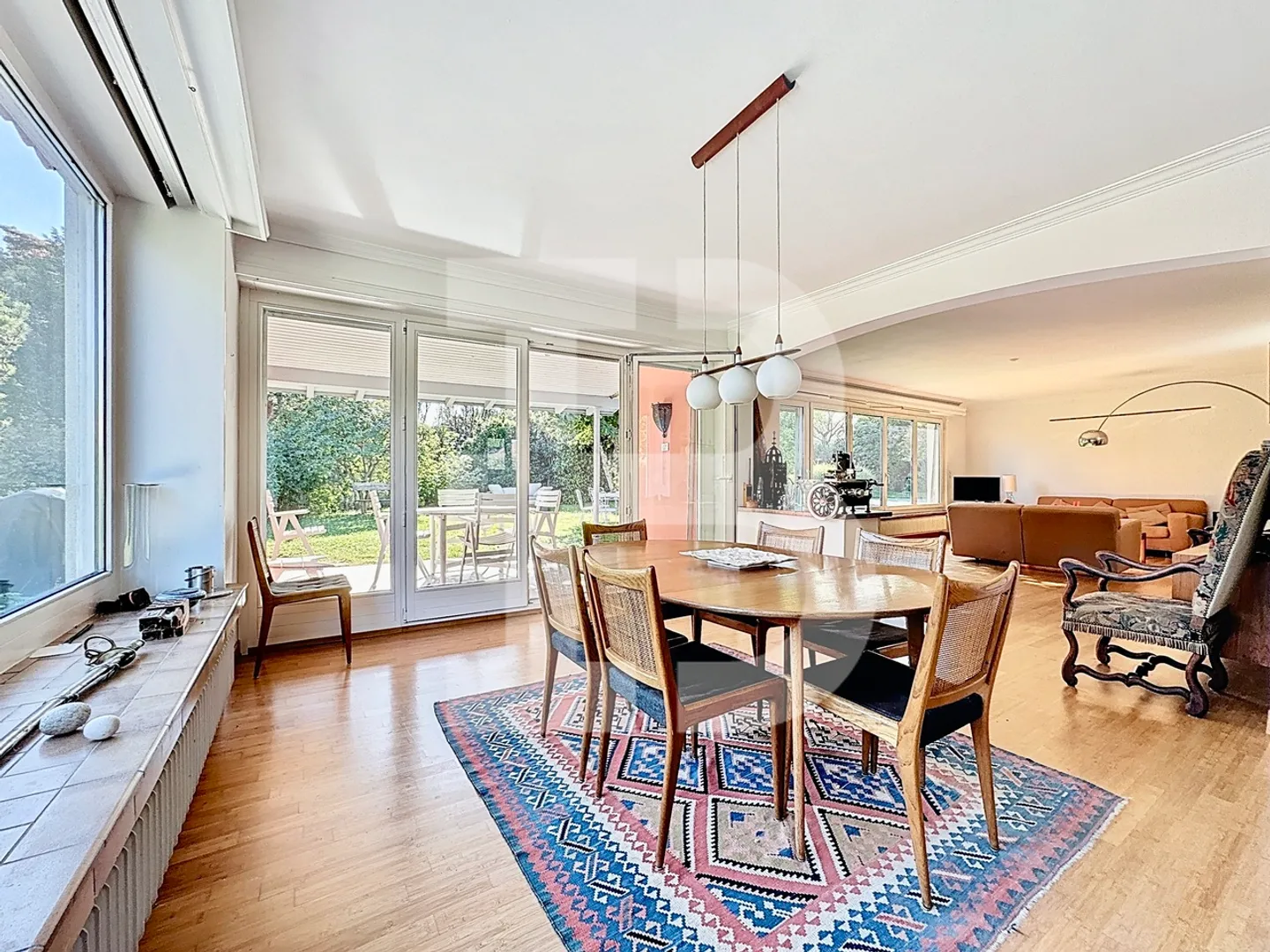 Charmanter Bungalow mit Pool und großem Potenzial - Foto 4 von 9