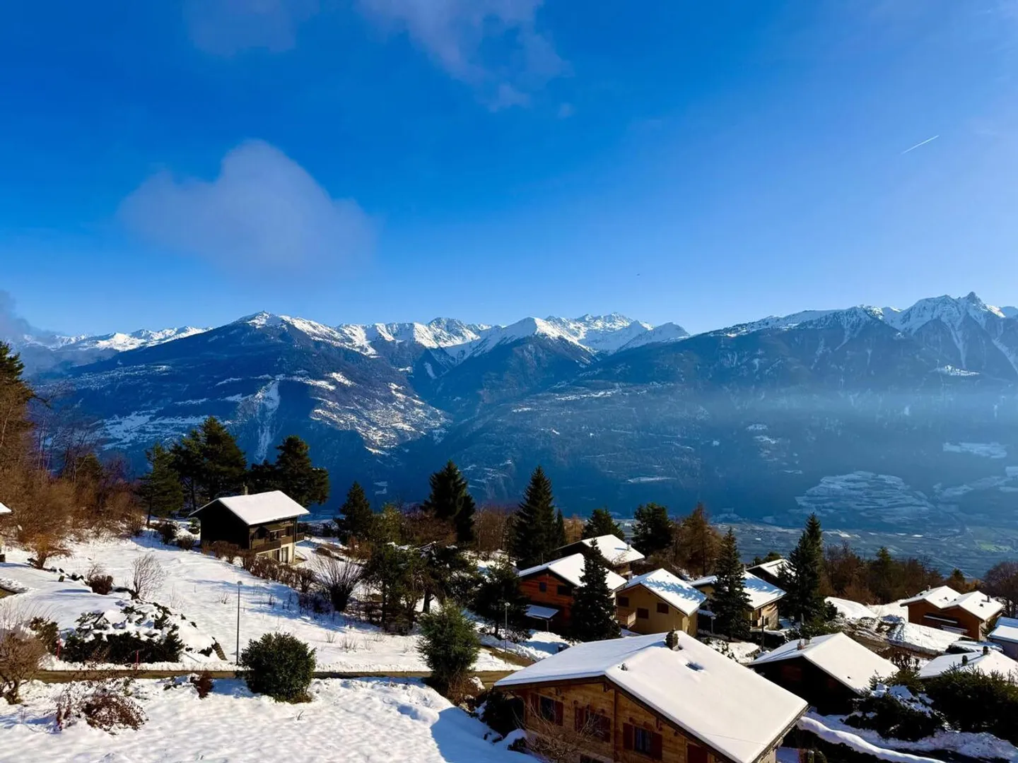 Duplex 5.5 pièces avec balcon et vue panoramique en résidence secondaire - Photo 10 sur 14