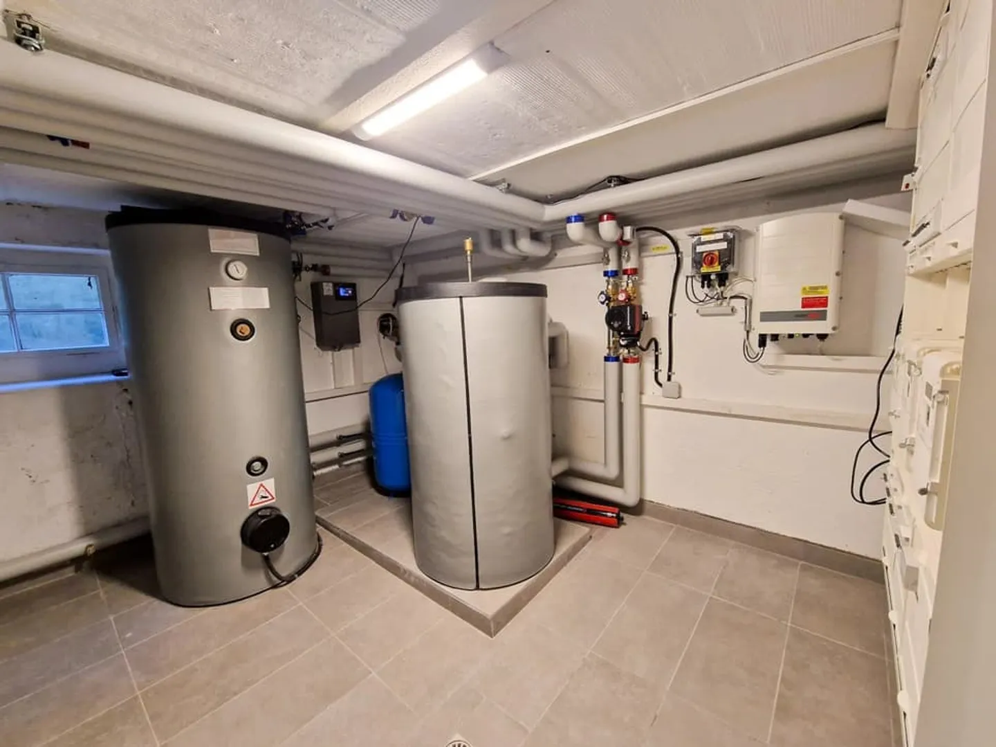 Wunderschöne 3,5-Zimmer-Wohnung im Erdgeschoss einer Architektenvilla mit privatem Garten - Foto 12 von 13