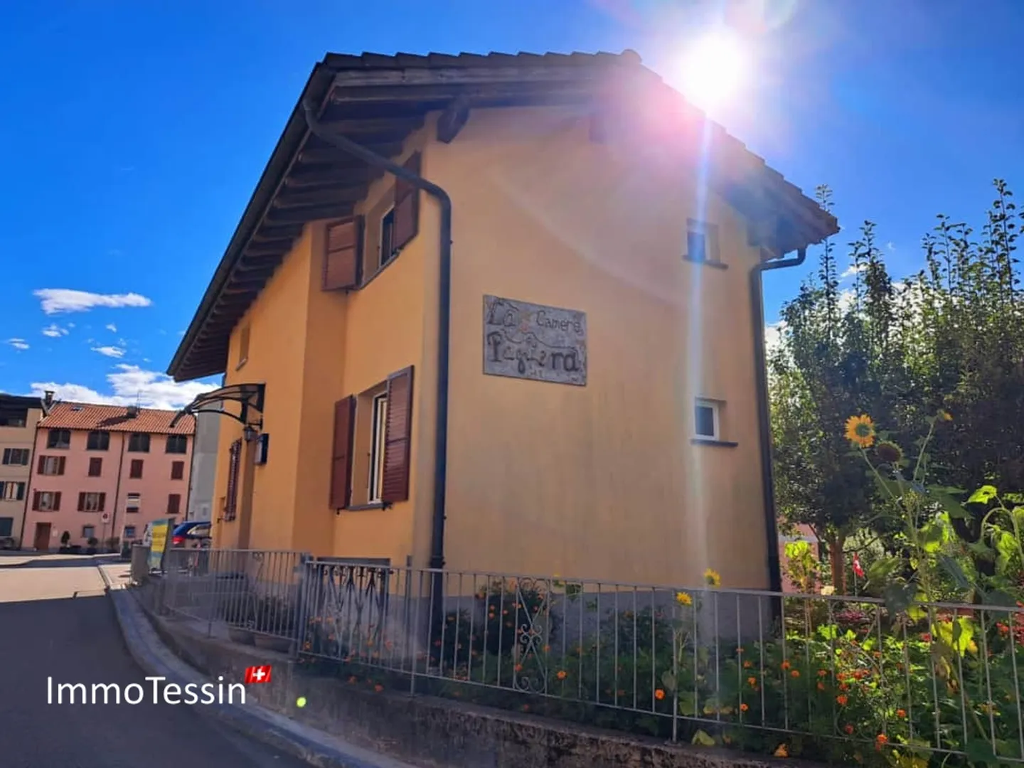 Rarità: Ristorante & Hotel B&B Casa degli Ospiti con enorme potenziale turistico proprio accanto alla funivia di Monte Lema - Foto 5 di 13