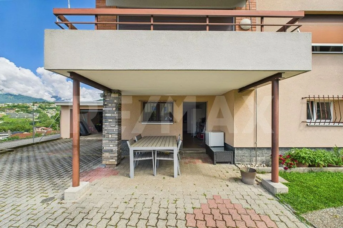 Maison bifamiliale avec espace commercial, grand cour et belle vue - Photo 13 sur 13