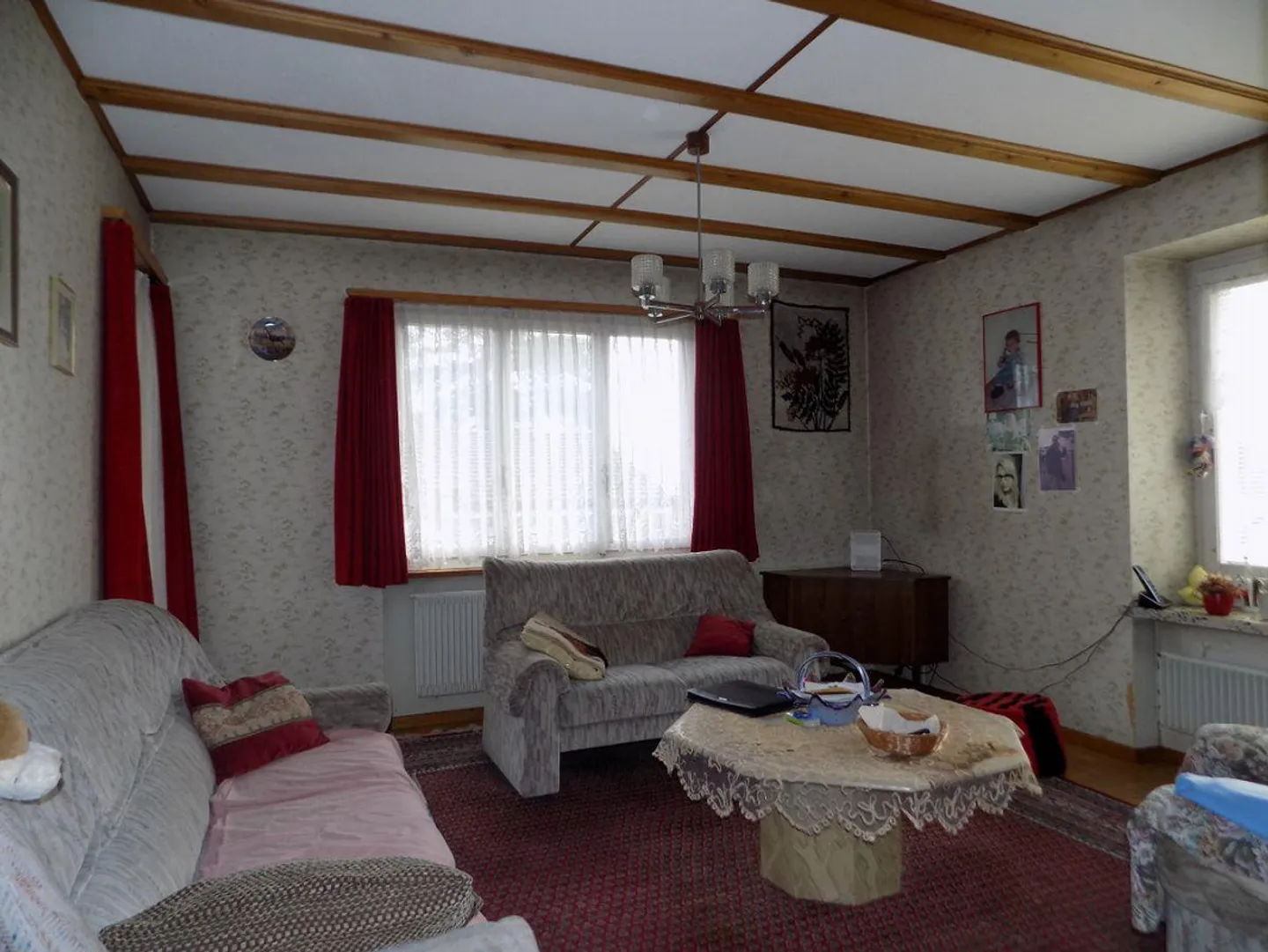 Charming, renovation-required single-family home with a separate apartment, large garden, and garage. - Photo 6 of 10