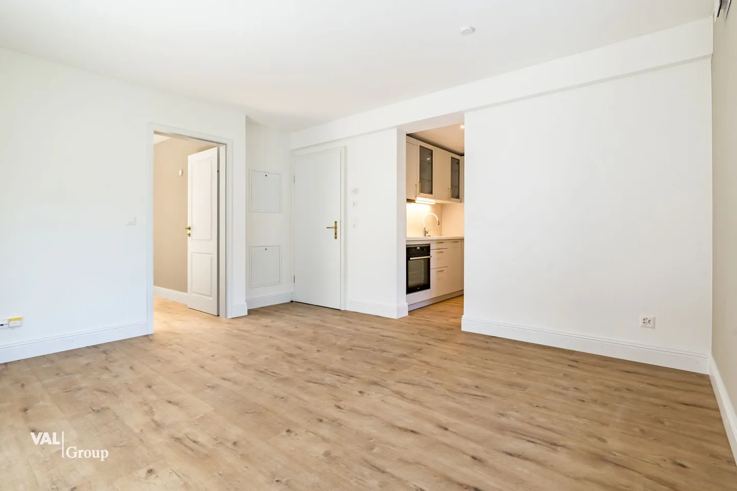 2.5 Room Apartment Renovated - 1st Floor - Photo 3 of 12