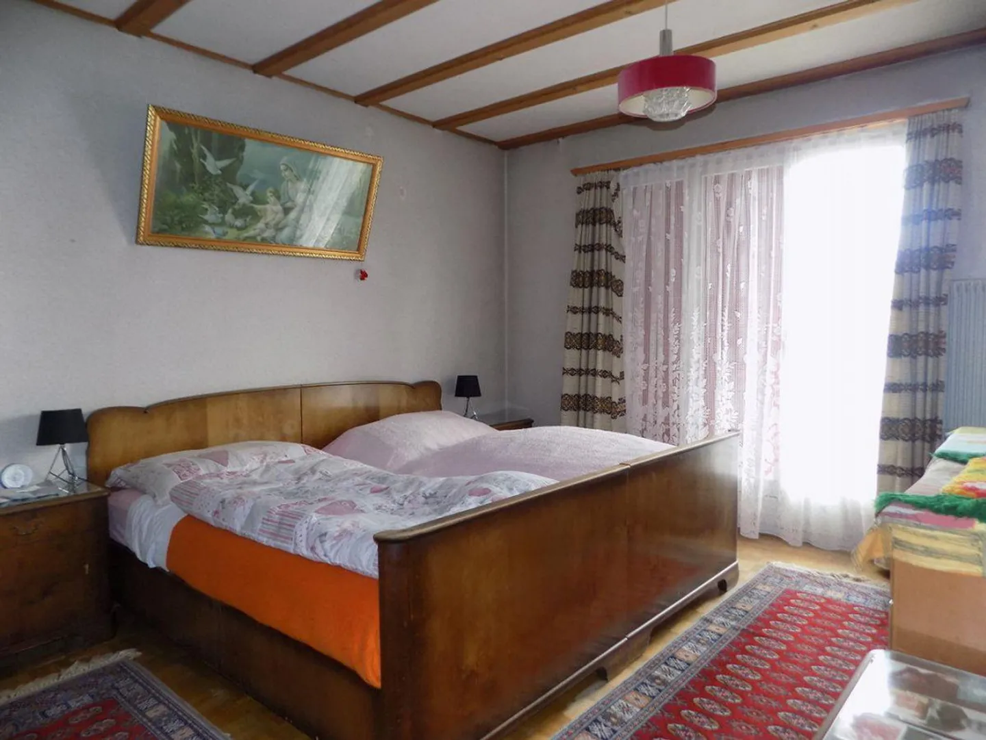 Charming, renovation-required single-family home with a separate apartment, large garden, and garage. - Photo 8 of 10