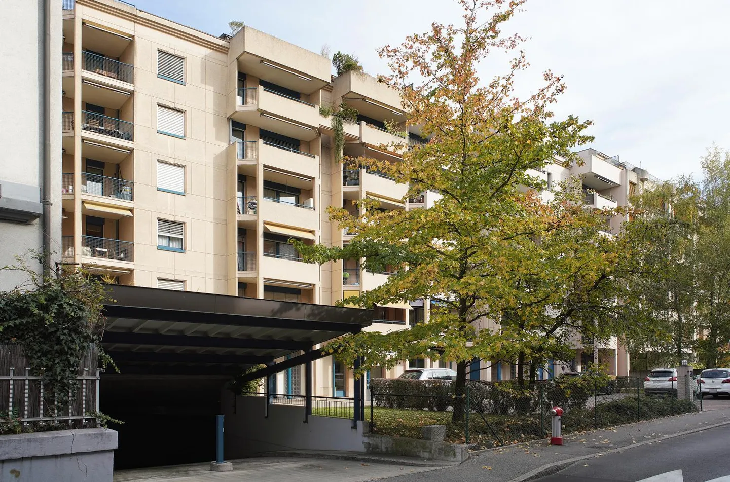 Caroque - Parcheggio interno - Foto 2 di 5