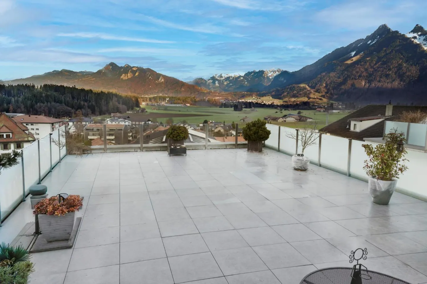 Proprietà rara con due spazi abitativi? Vista libera e grande potenziale - Foto 1 di 13