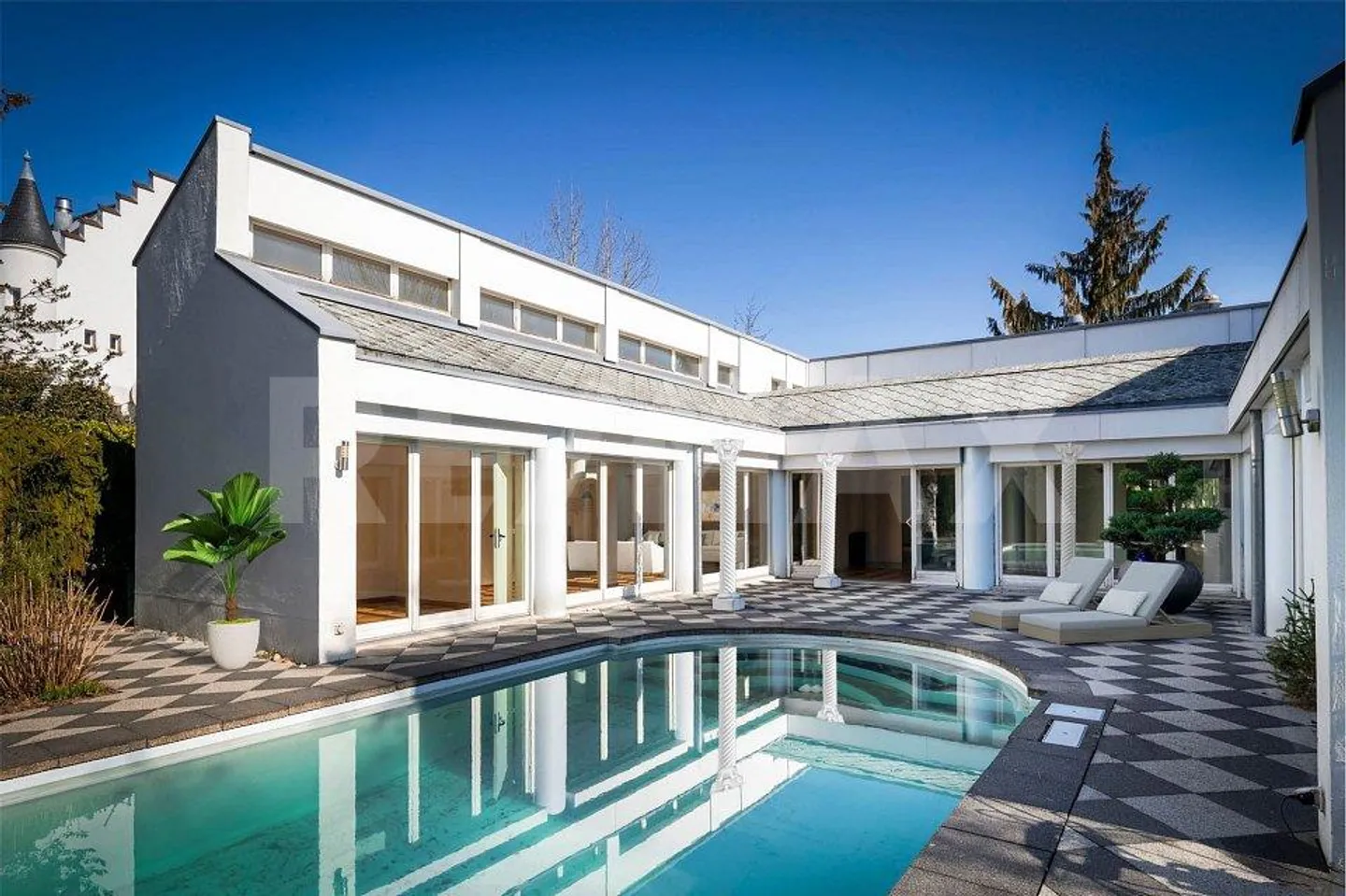 Elegante casa unifamiliare di 5,5 locali con piscina, sauna e tanto spazio! - Foto 1 di 13