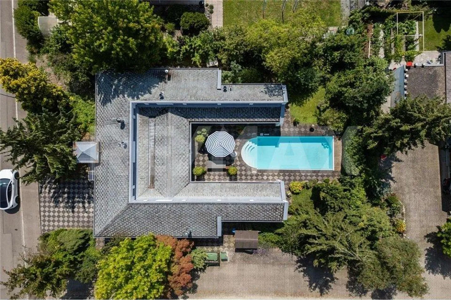 Elegante casa unifamiliare di 5,5 locali con piscina, sauna e tanto spazio! - Foto 3 di 13