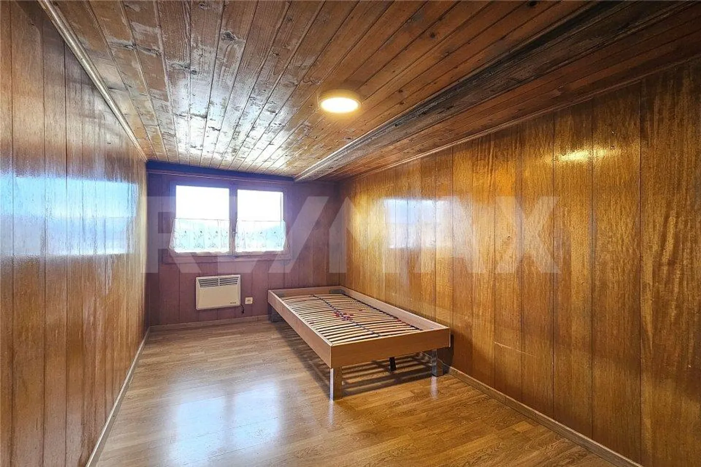 Appartement de 3 pièces avec combles et grand potentiel - Photo 2 sur 9