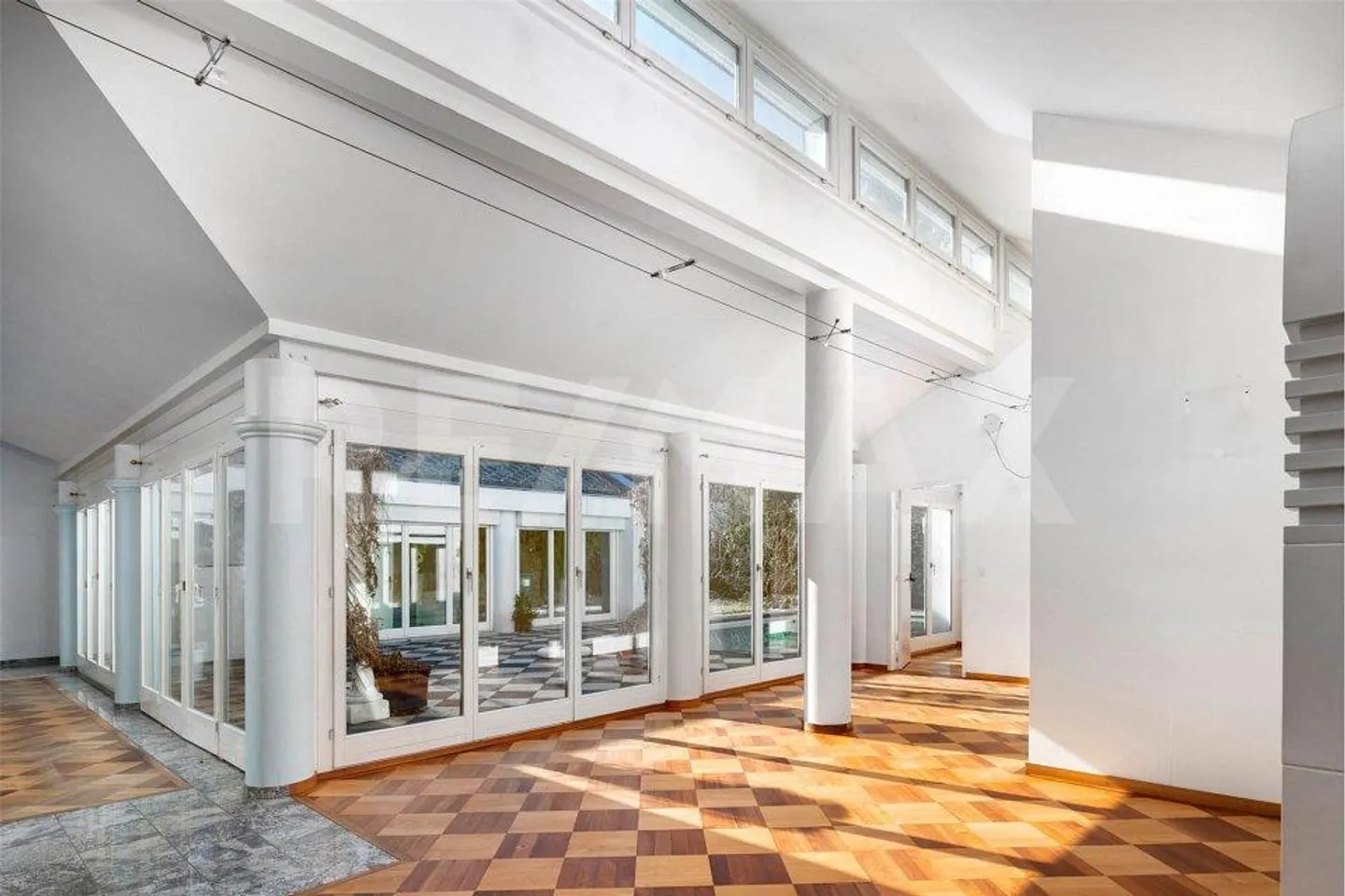 Elegante casa unifamiliare di 5,5 locali con piscina, sauna e tanto spazio! - Foto 5 di 13