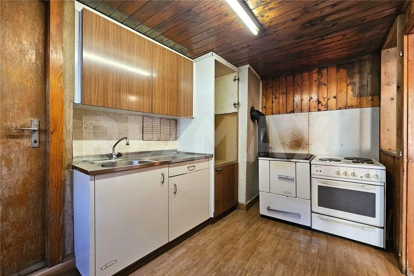 Appartement de 3 pièces avec combles et grand potentiel - Photo 3 sur 9