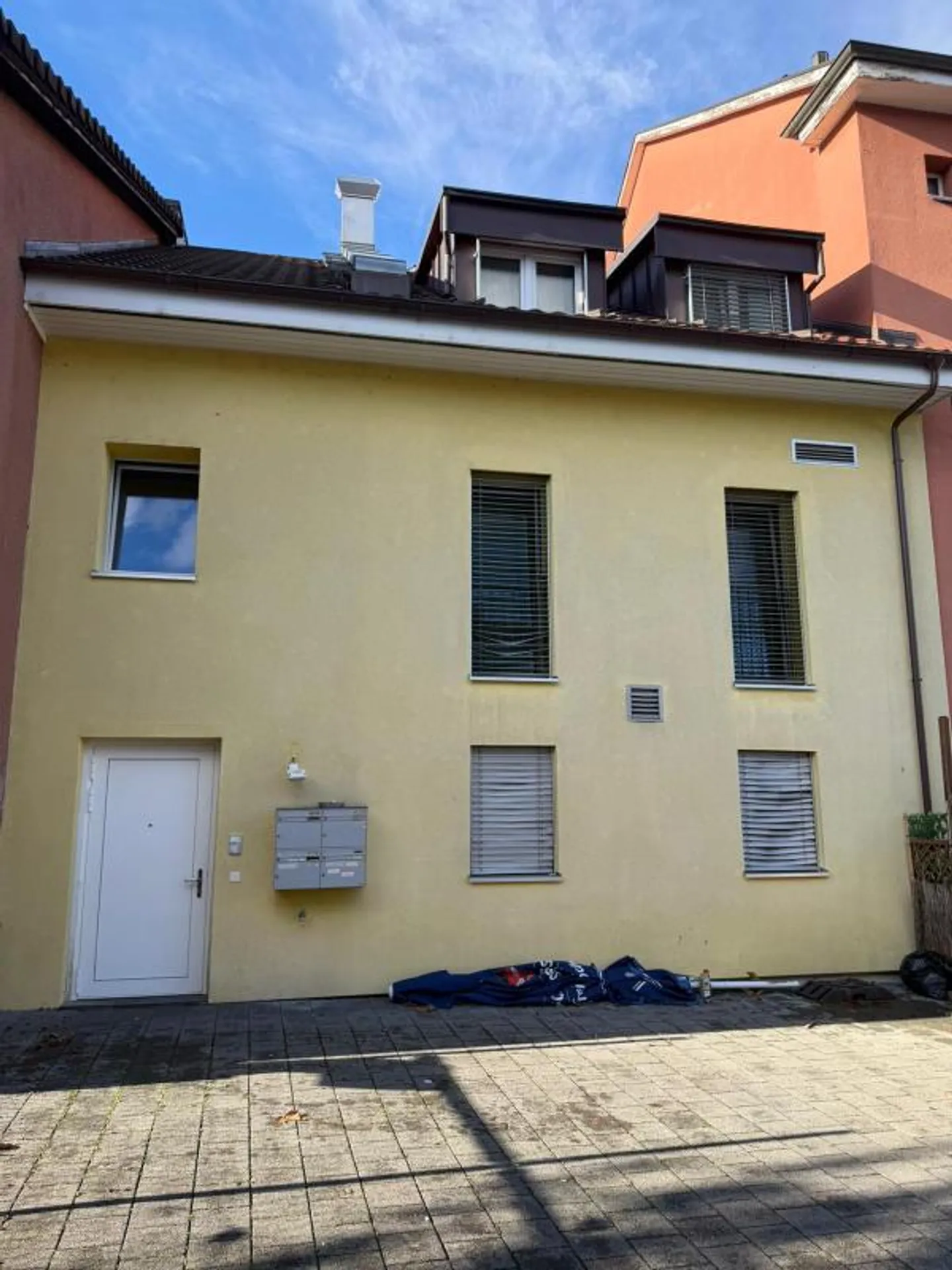 Multi-family house - Photo 2 of 4