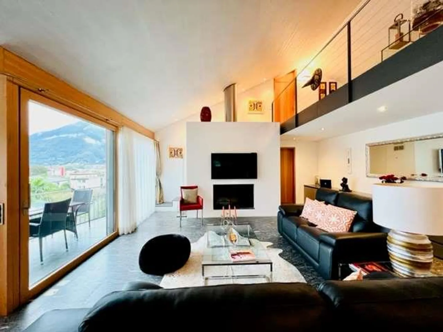 Bellissima casa 5,5 locali alto con giardino - Foto 1 di 13
