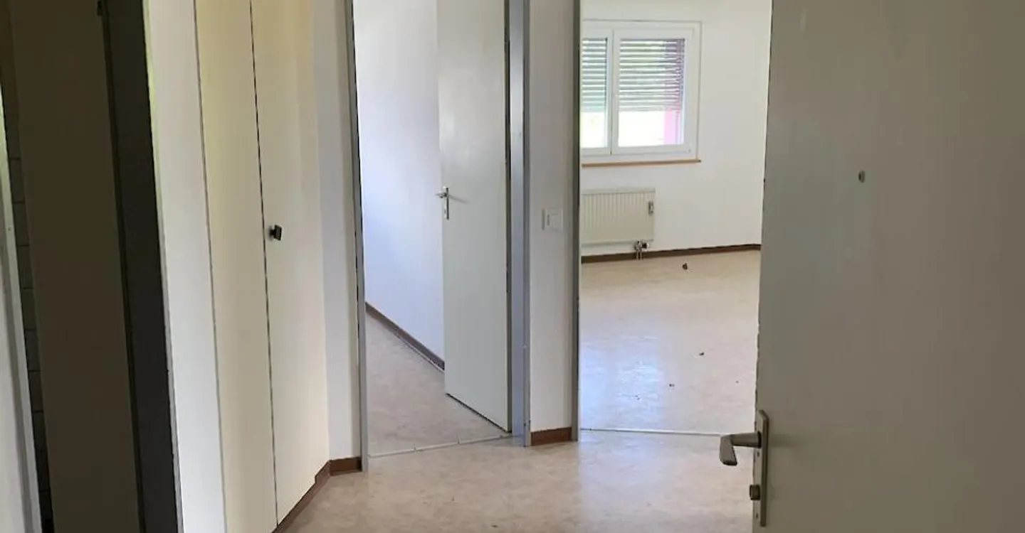 3.5 Room Apartment - Photo 3 of 7