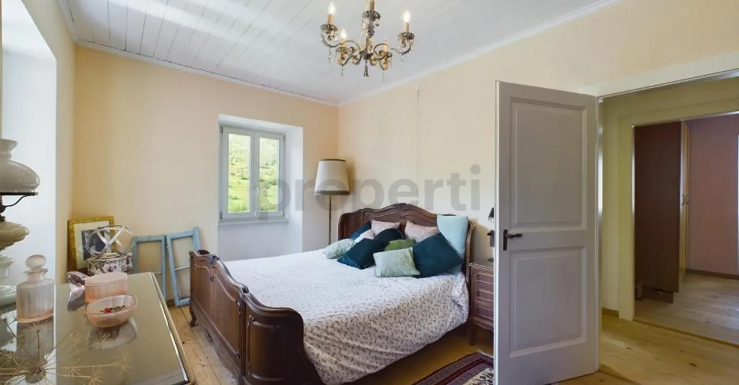 Picturesque multi-family house with land in the heart of the Blenio Valley - Photo 4 of 10