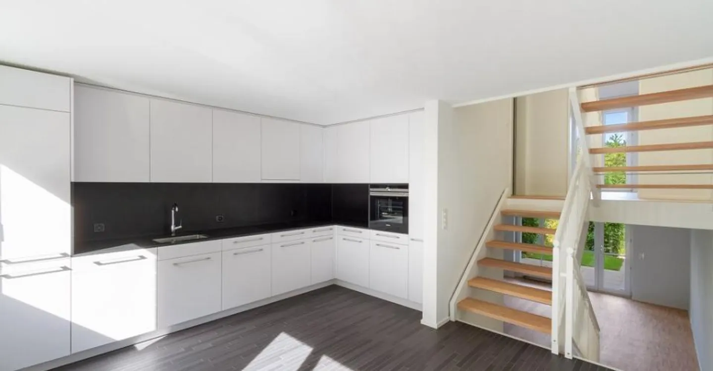 Casa familiare ristrutturata con giardino - Foto 2 di 11