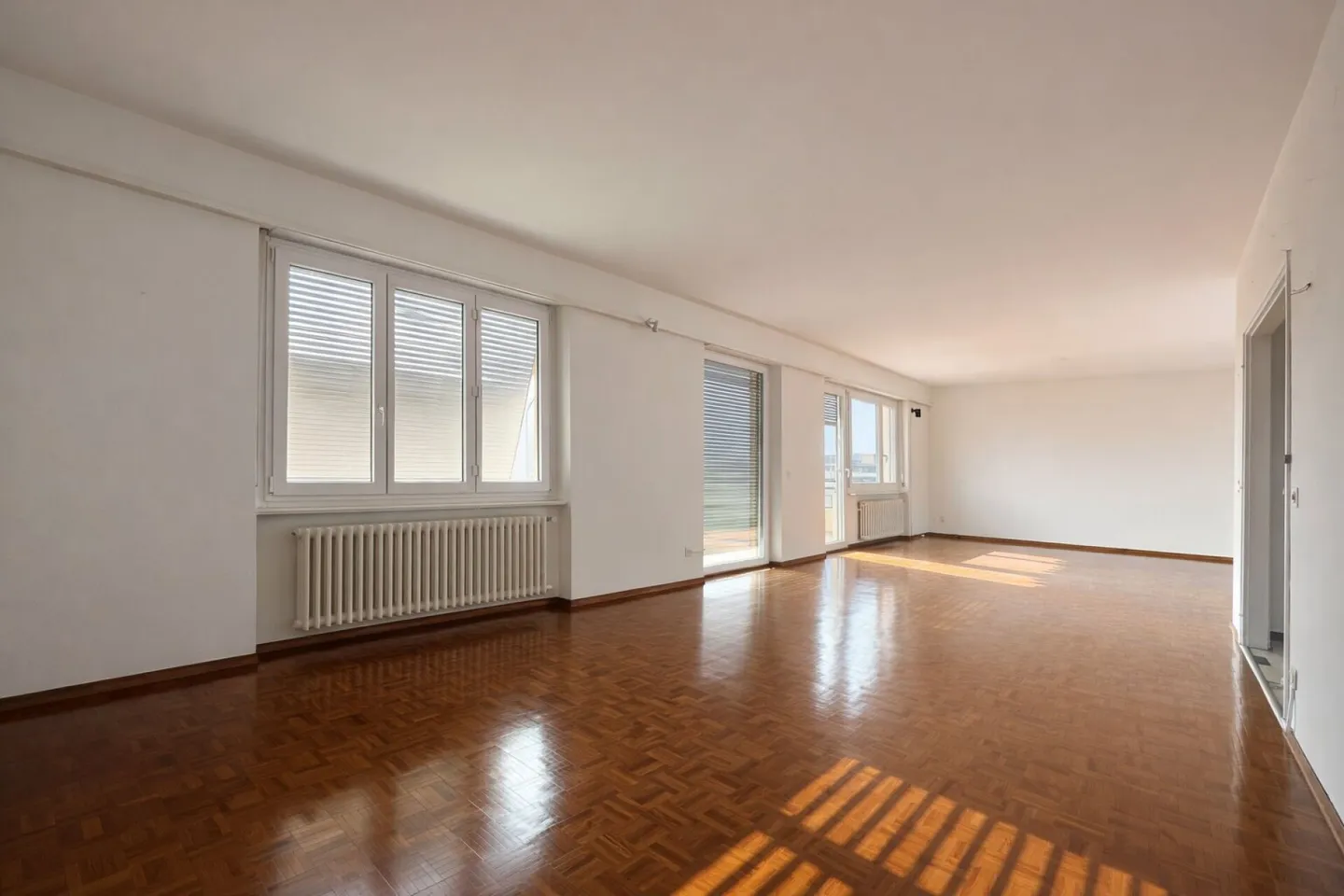 Geräumige Wohnung mit Balkonen - Foto 2 von 20