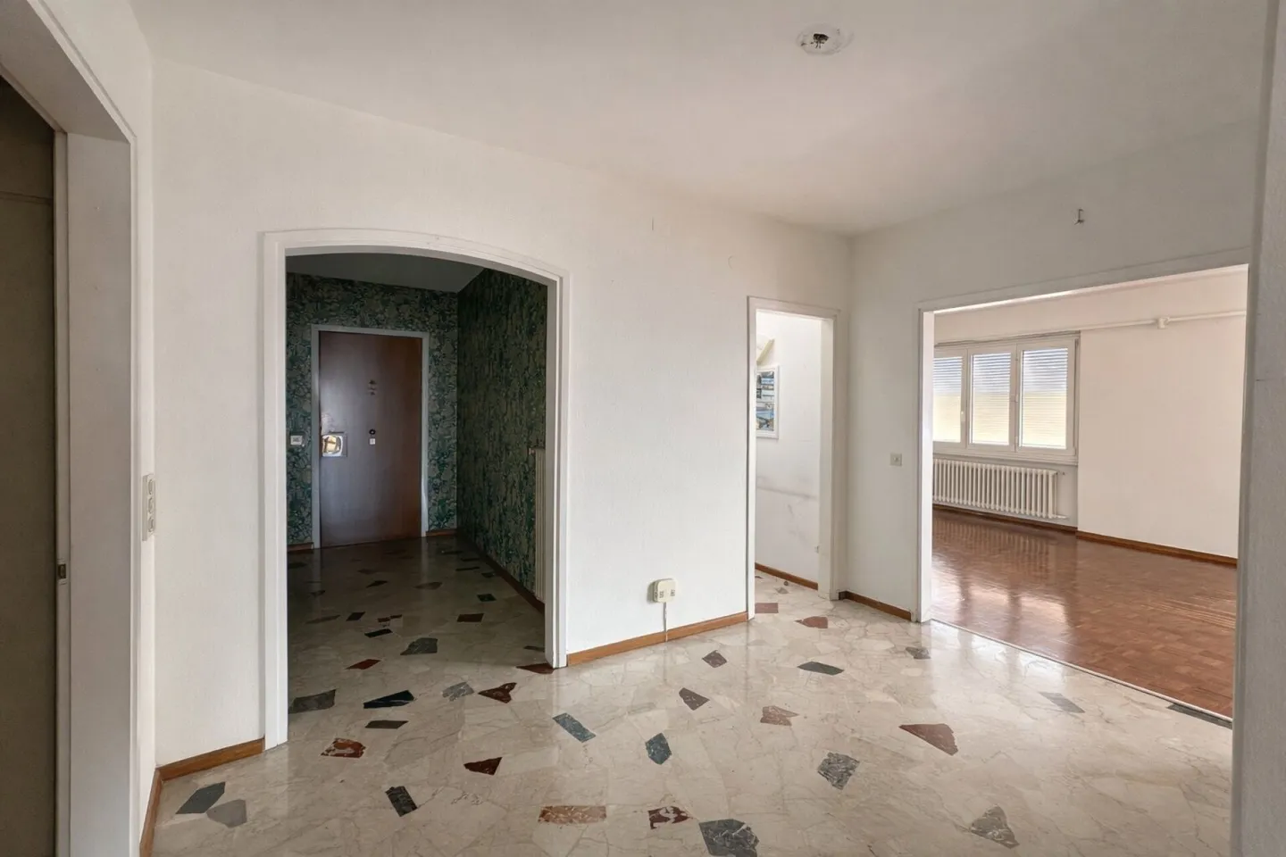 Geräumige Wohnung mit Balkonen - Foto 9 von 20