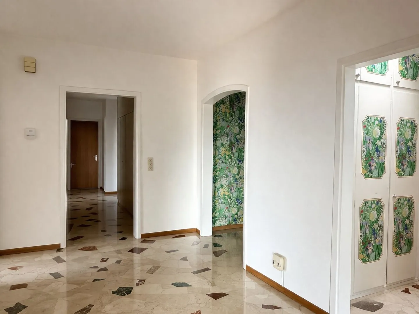 Geräumige Wohnung mit Balkonen - Foto 10 von 20