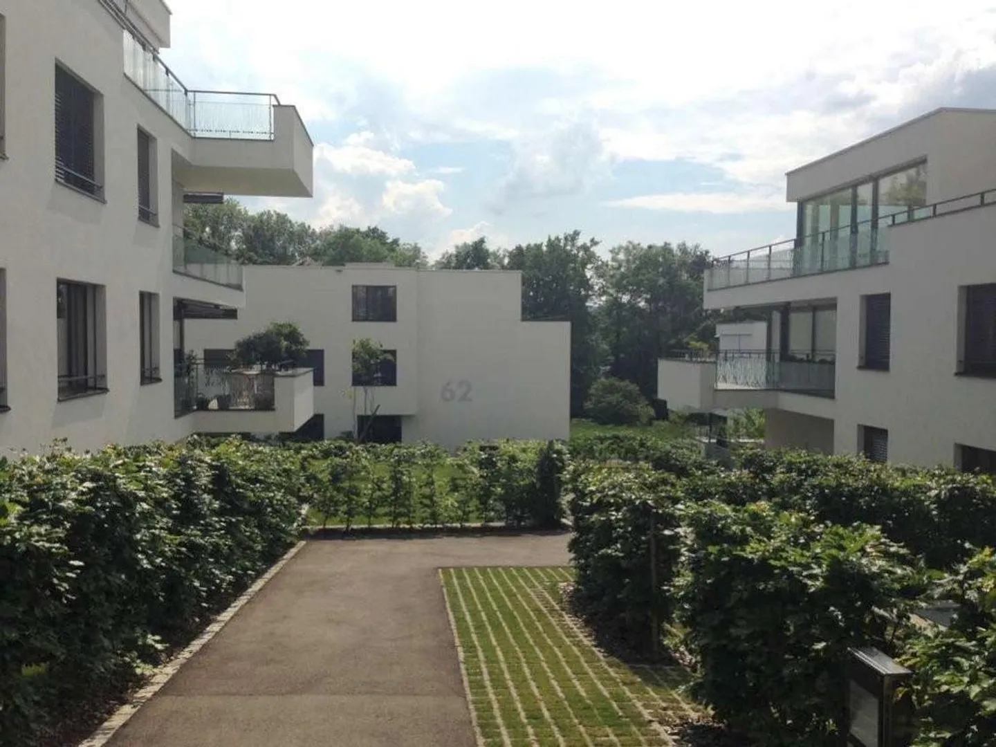 Modern apartment with free parking space - limited until 31.03.2027 - Photo 1 of 10