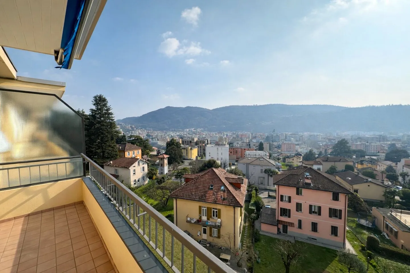 Geräumige Wohnung mit Balkonen - Foto 6 von 20