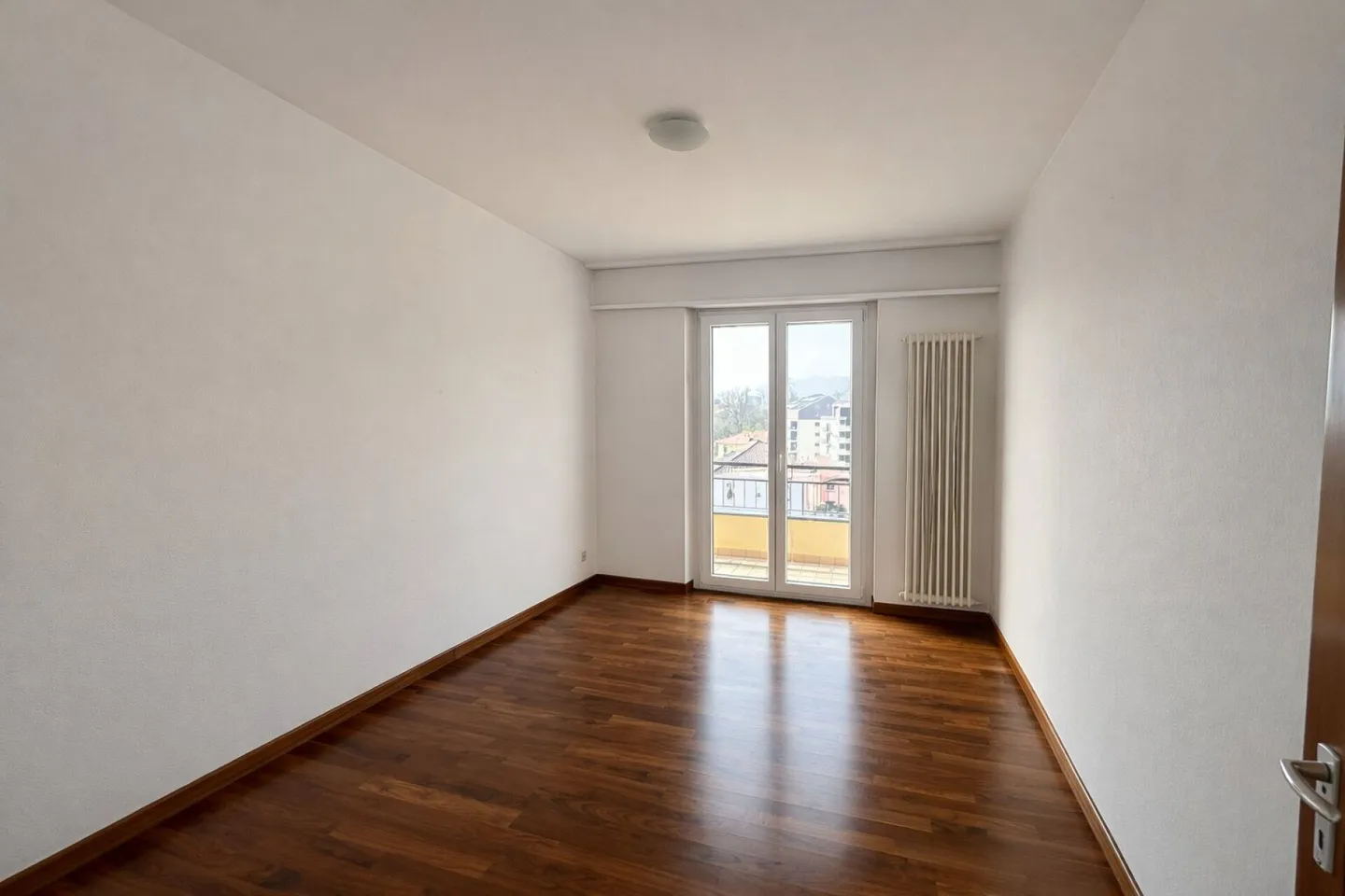 Geräumige Wohnung mit Balkonen - Foto 17 von 20